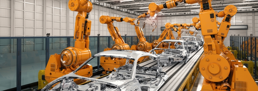brazos robóticos color naranja en fabrica automotriz