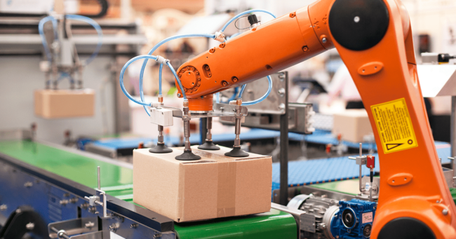 brazo robótico realizadno un tipo de automatización industrial