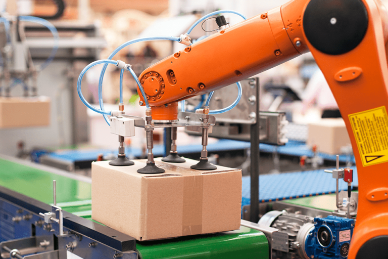 brazo robótico realizadno un tipo de automatización industrial