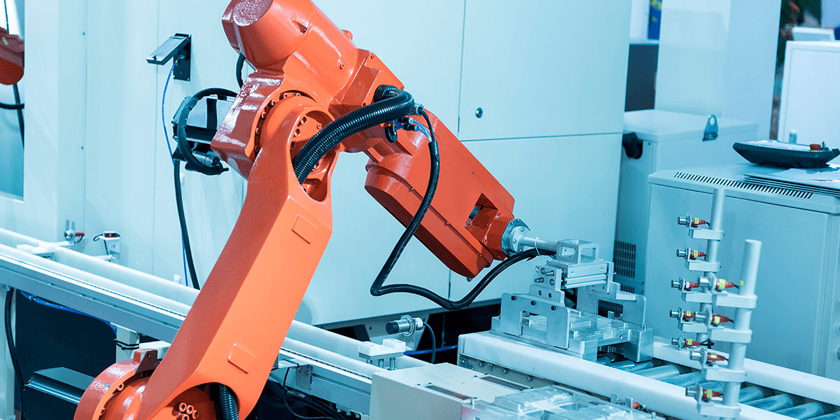 brazo robótico con herramienta EOAT en linea e producción