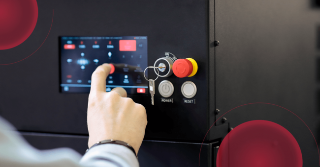 HMI hombre con controlador cnc