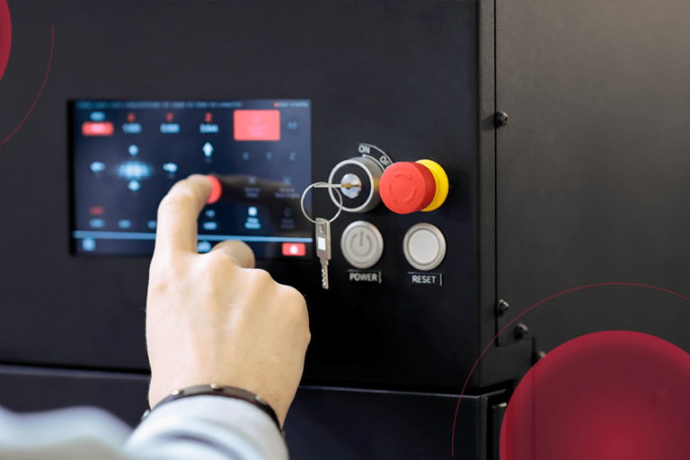 HMI hombre con controlador cnc